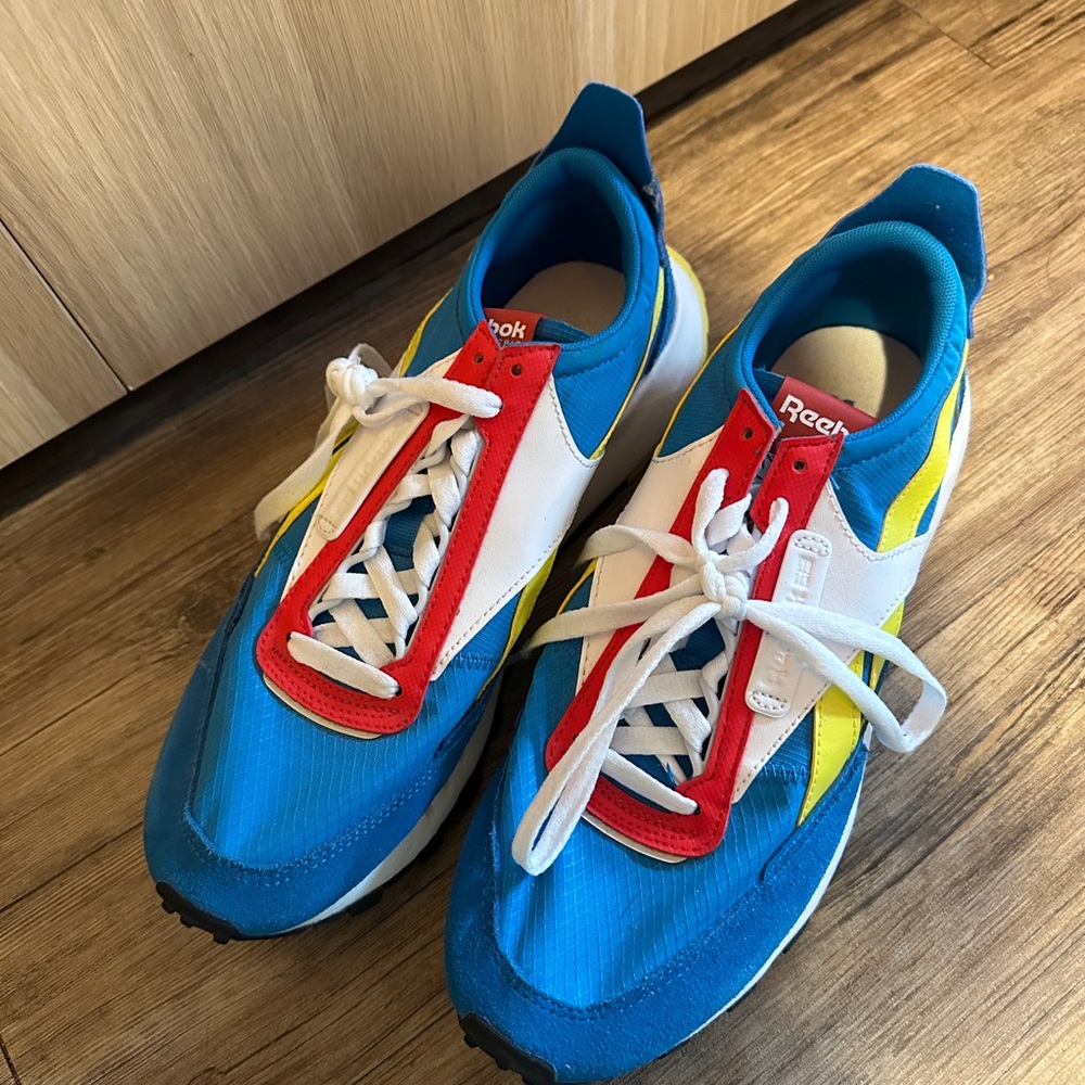 Fun Reebok Sneakers! Size 40.5